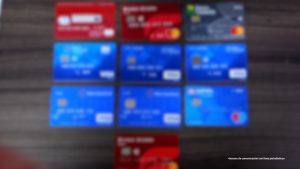 En la imagen se observan distintas tarjetas de entidades bancarias 