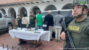 Capturados junto a uniformados de la Policía Nacional